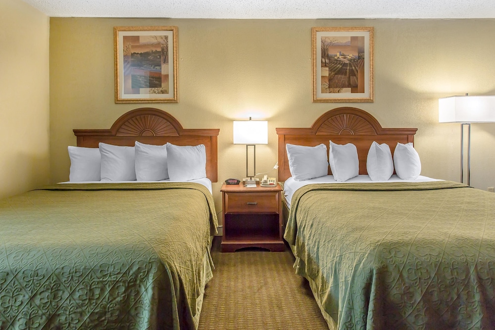 Standard Room, 2 Queen Beds, Non Smoking photo 3