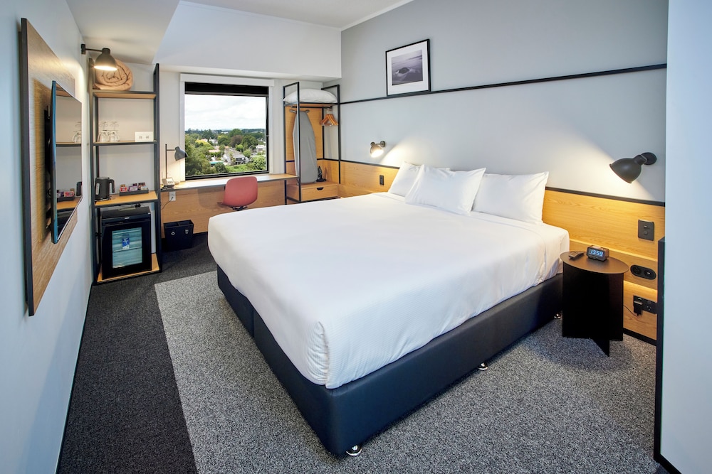 Superior Room, 1 King Bed (Riverside) - Photo 1