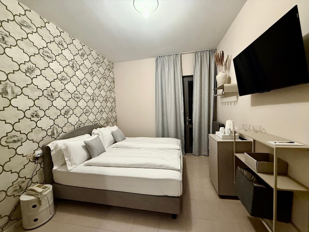Standard Double Room, Balcony, Lake View photo 2