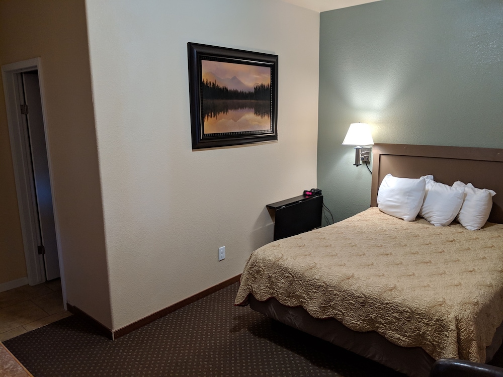 Standard Room, 1 Queen Bed, Non Smoking (Single-Queen Express)