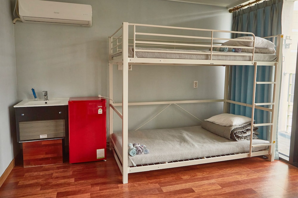 Shared Dormitory, Women only photo 2