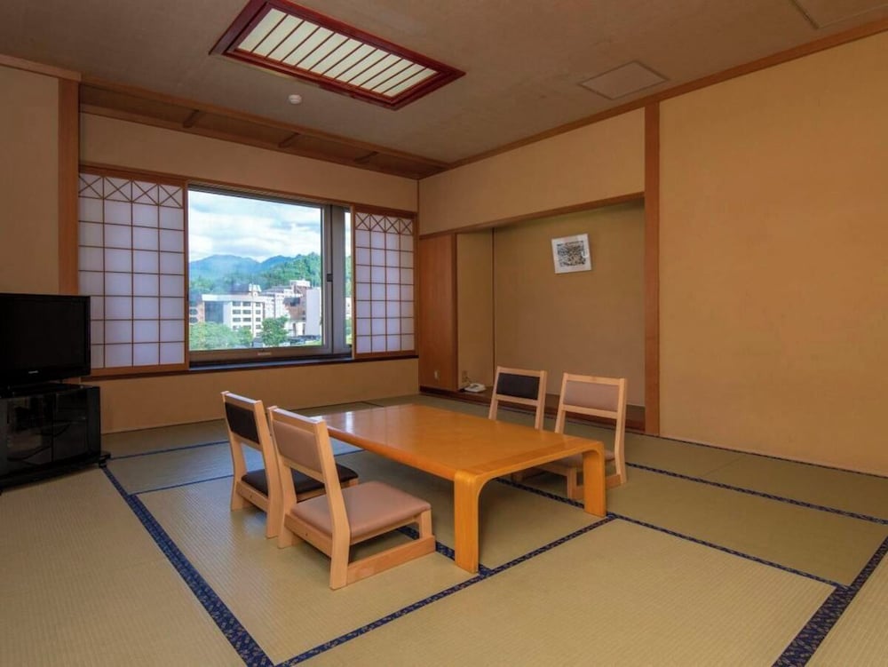 Basic Room, Non Smoking, Mountain View - Photo 1