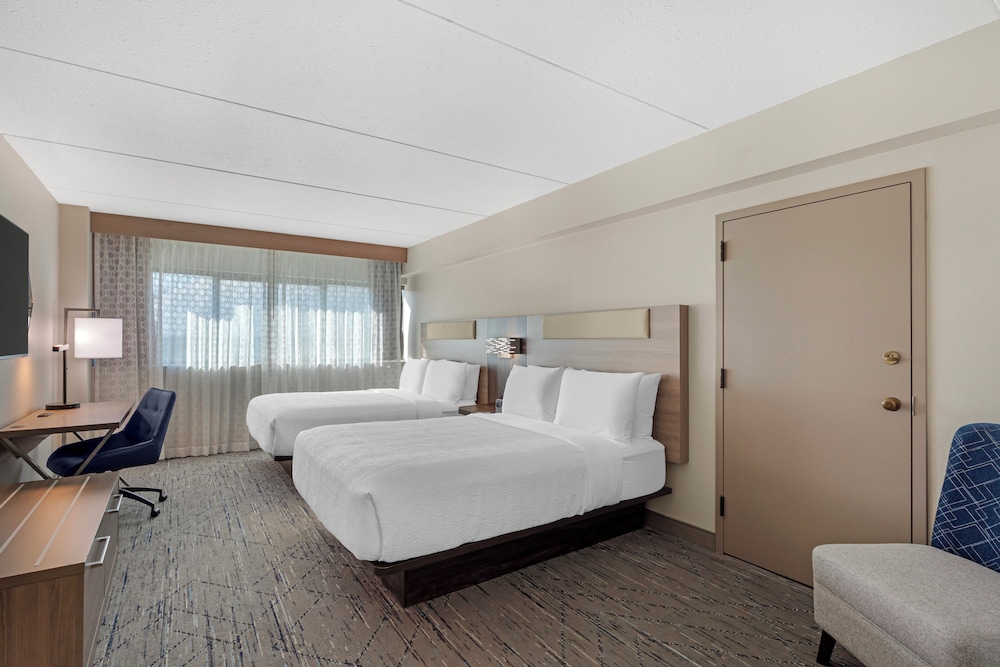 Standard Room, 2 Queen Beds, Non Smoking (Larger Room) - Photo 1