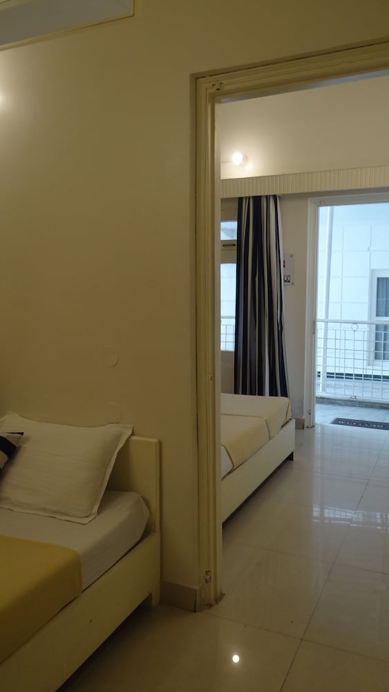 Economy Quadruple Room - Photo 10