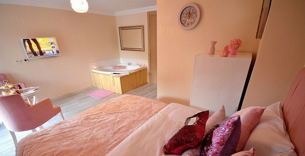 Deluxe Double Room, Fireplace, River View