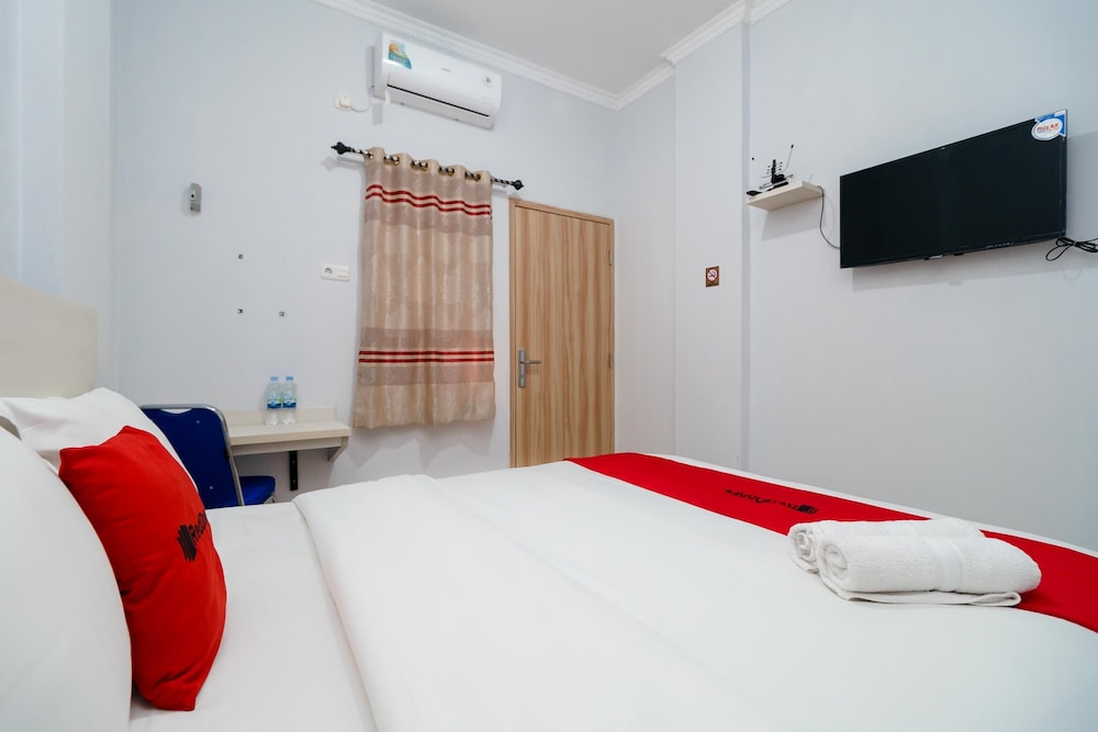 Double Room (Reddoorz) photo 3