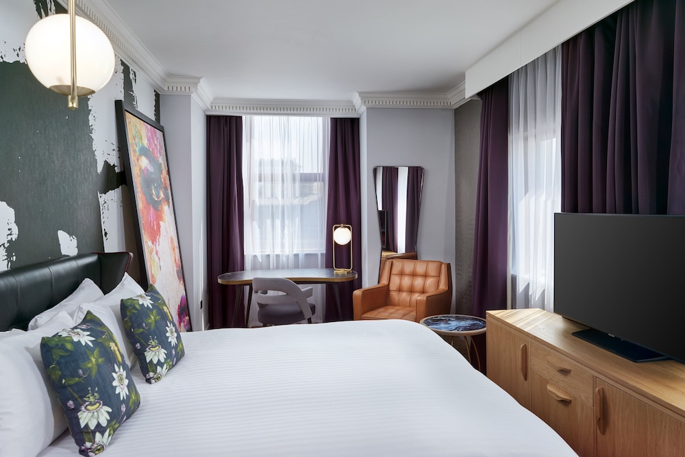 Designer Executive Room - with Super King bed