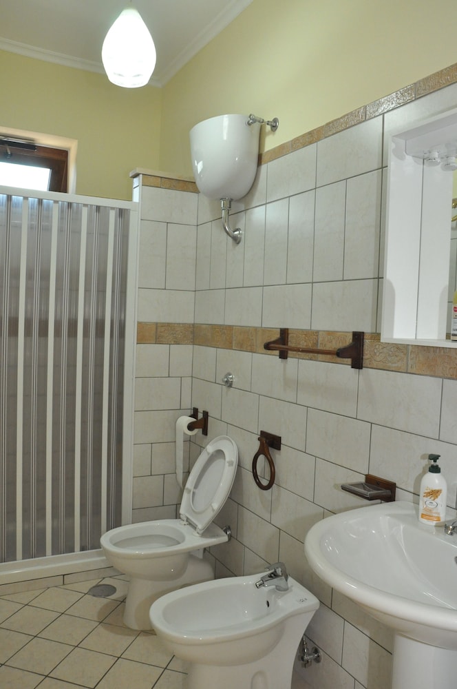 Basic Double Room photo 2