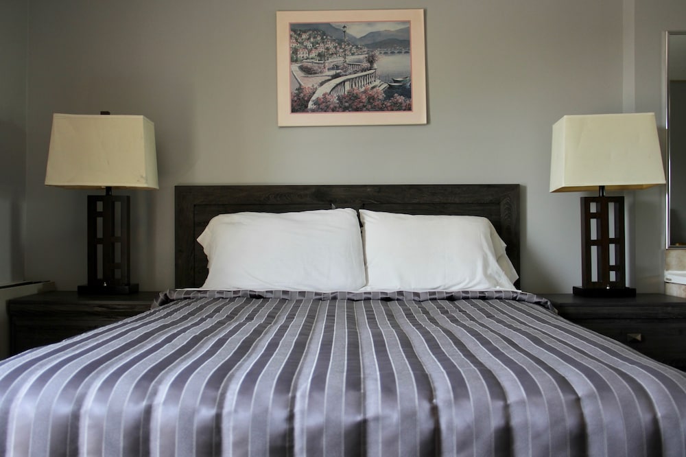 Queen Room with Hot Tub - Photo 1
