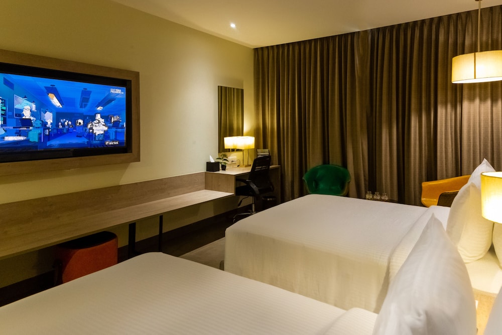 Deluxe Quadruple Room, 2 Queen Beds, Non Smoking - Photo 2