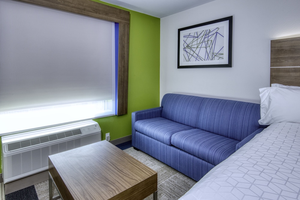 Suite, 2 Queen Beds photo 1