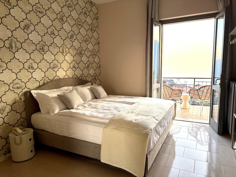 Standard Double Room, Balcony, Lake View