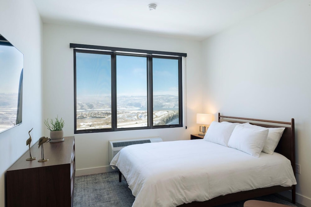 Standard Studio Suite, 1 Queen Bed photo 1