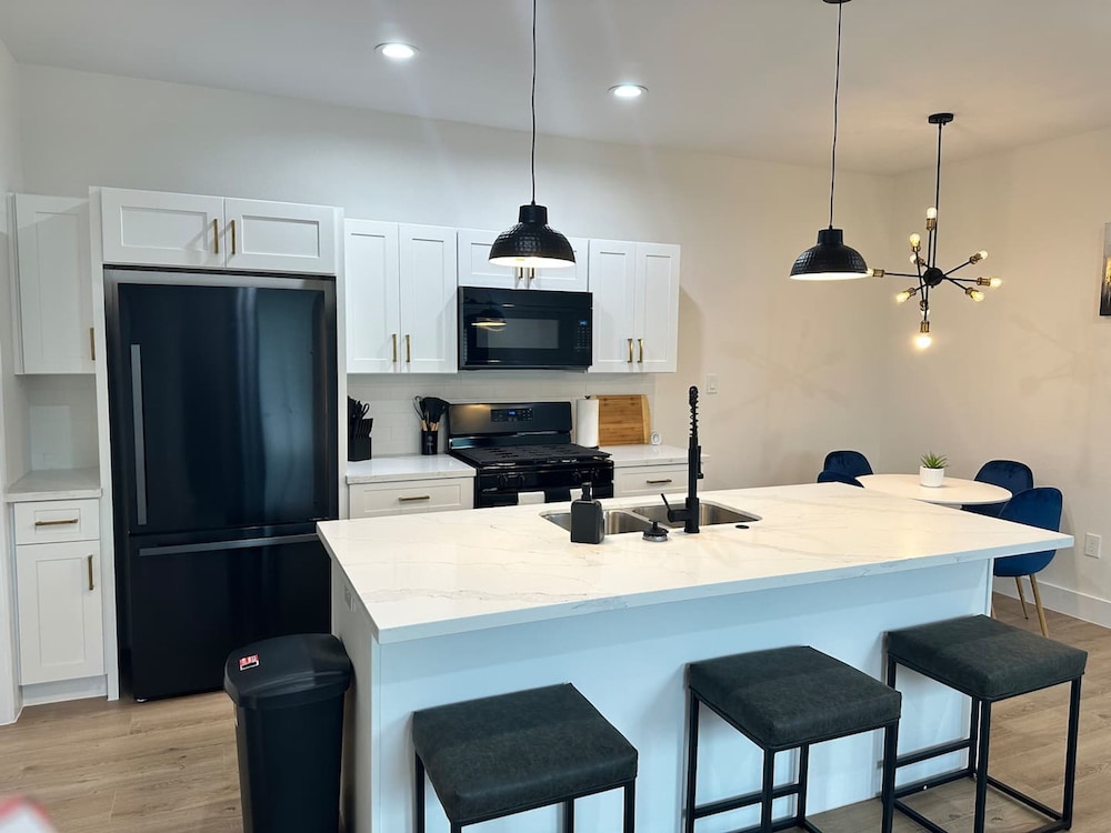 Cozy 3br Retreat With Yard, Billede 19