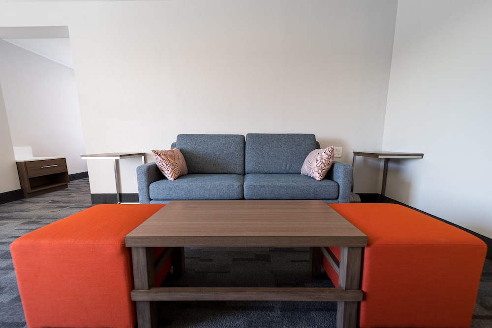 Suite, Multiple Beds, Non Smoking - Photo 9