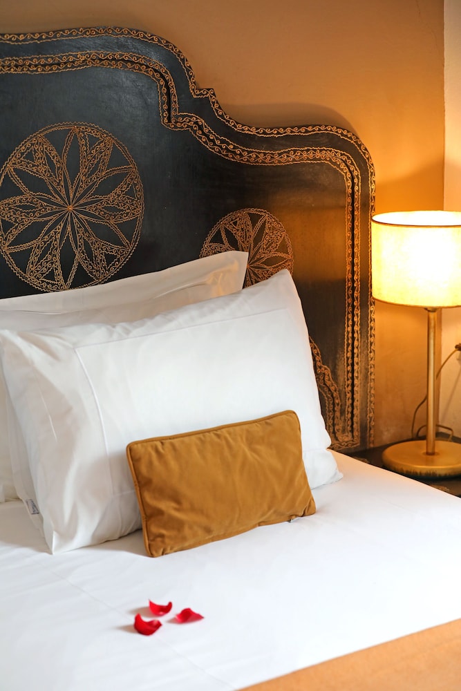 Superior Double or Twin Room, Private Bathroom (Vue Ville/Patio) photo 3