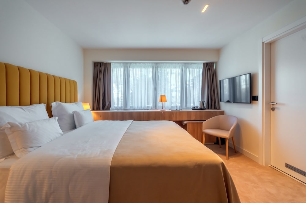 Classic Single Room, City View