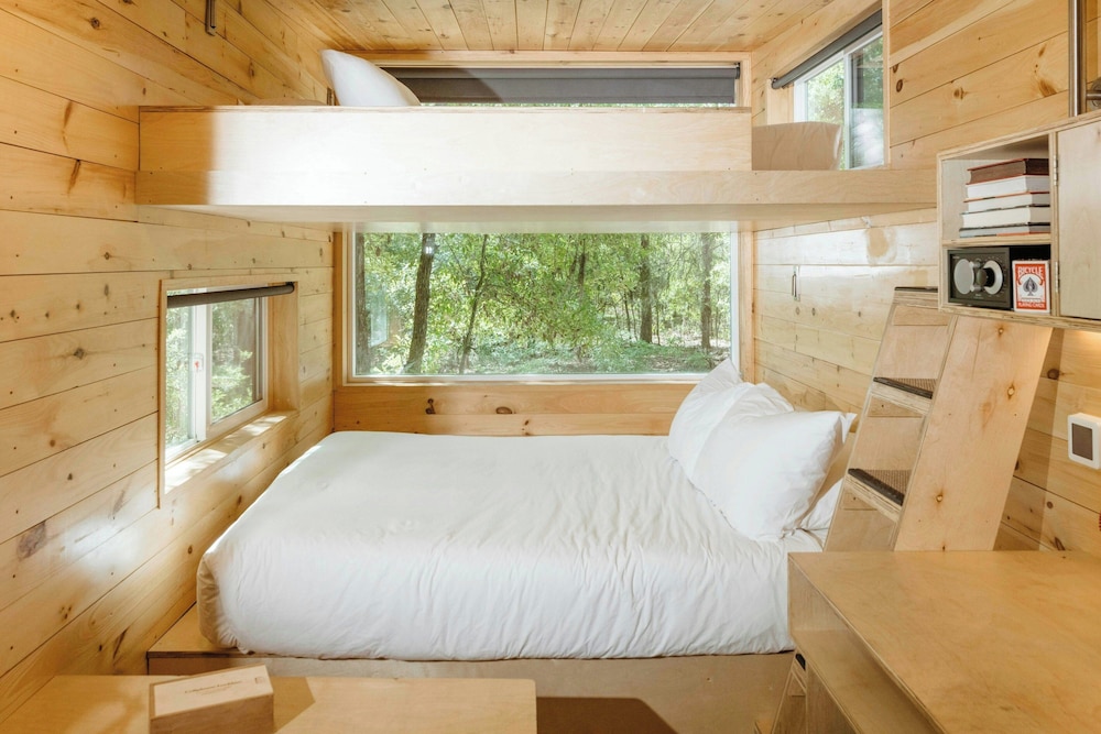 Standard Cabin, 2 Queen Beds photo 3