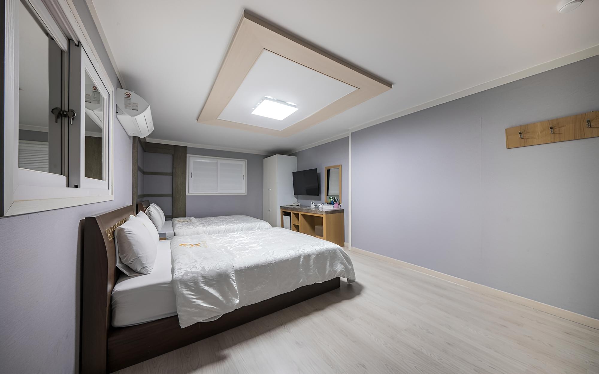 Room (Twin) - Photo 4