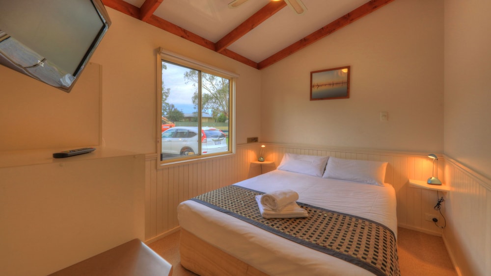 Family Cabin, 2 Bedrooms, River View photo 1