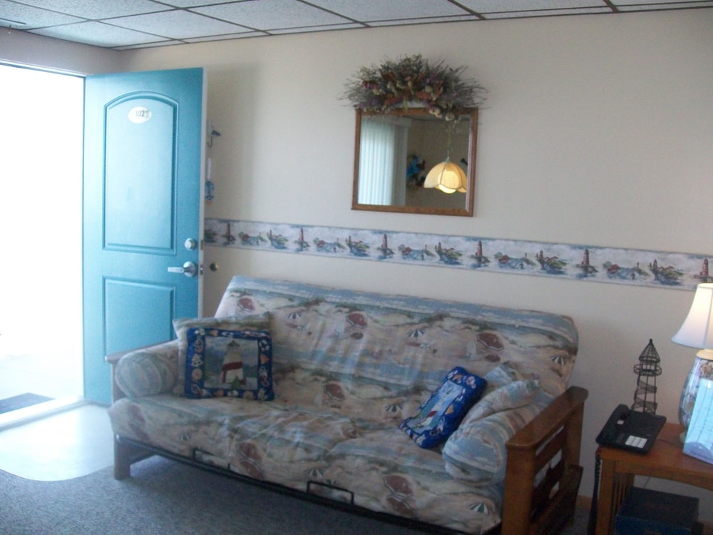 Suite, 1 Bedroom, Kitchenette (Breezeway) photo 3