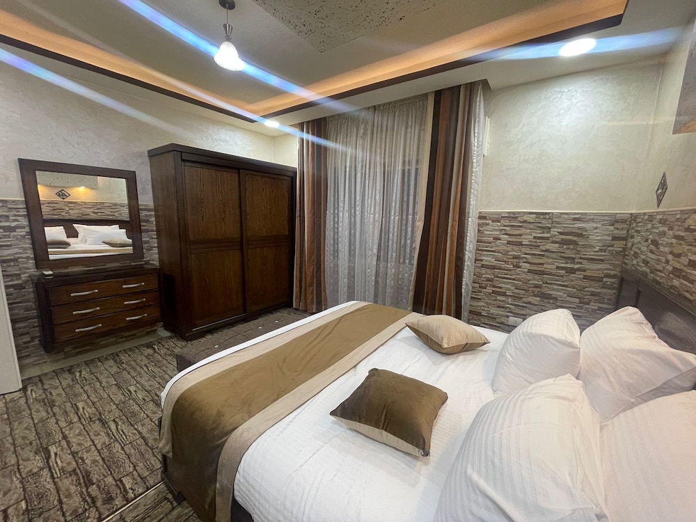 Double Room, 1 Queen Bed
