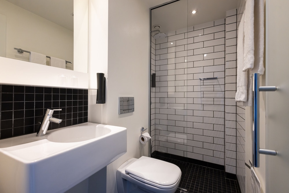 Standard Double Room, 1 Bedroom thumbnail 5