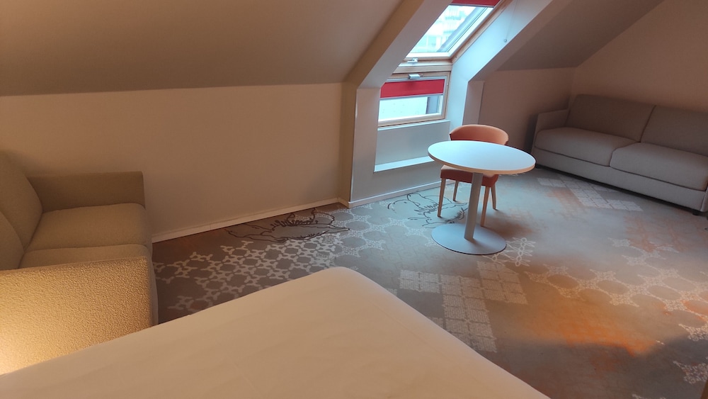 Standard Room, Multiple Beds - Photo 3
