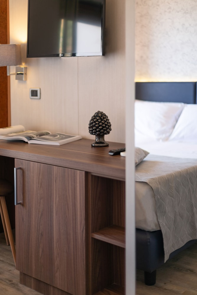 Deluxe Double or Twin Room, Balcony, Sea View - Photo 9