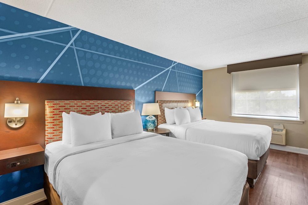 Standard Room, 2 Queen Beds, Non Smoking - Photo 1