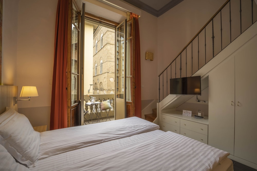 Triple Room, Balcony, City View photo 1