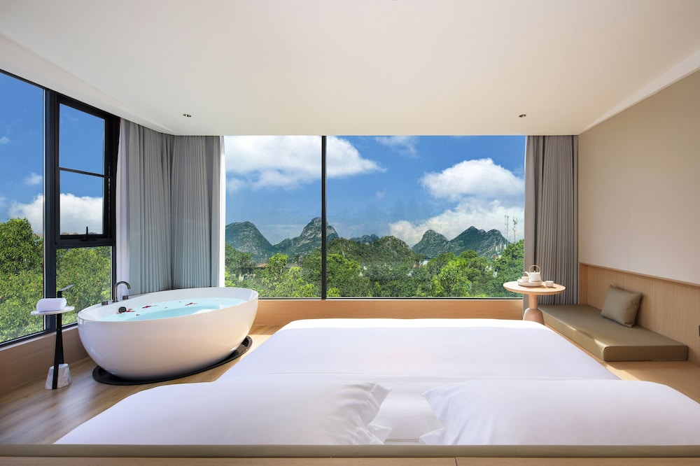 Grand Suite, Lake View