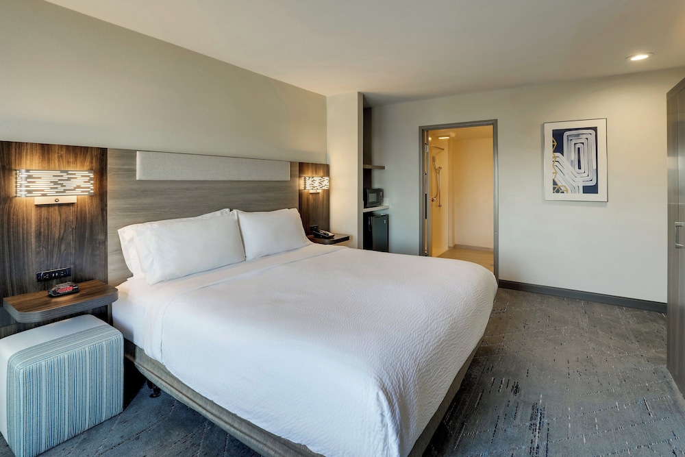 Suite, 1 Bedroom, Accessible (Communications)