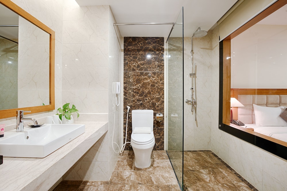Deluxe Twin Room (Sea View or Mountain View) photo 2