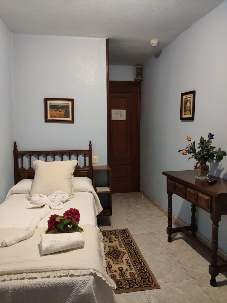 Single Room, Private Bathroom photo 2