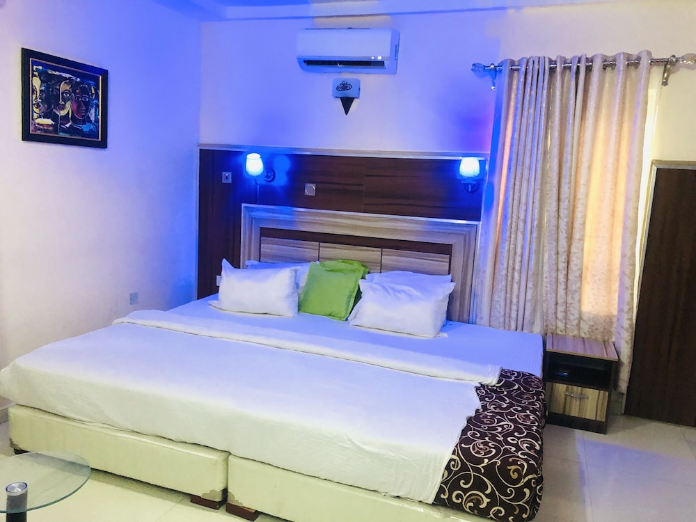 Deluxe Room - Photo 4