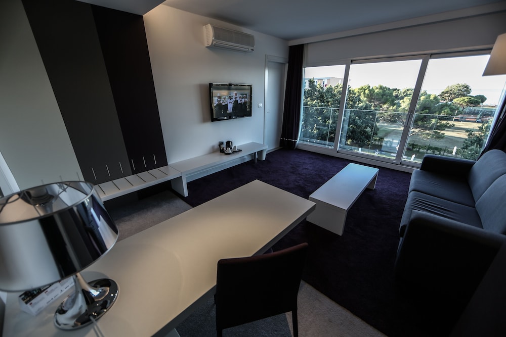 Suite, 1 Bedroom (Sea Side)