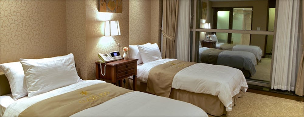 Family Twin Room, Partial Ocean View photo 1
