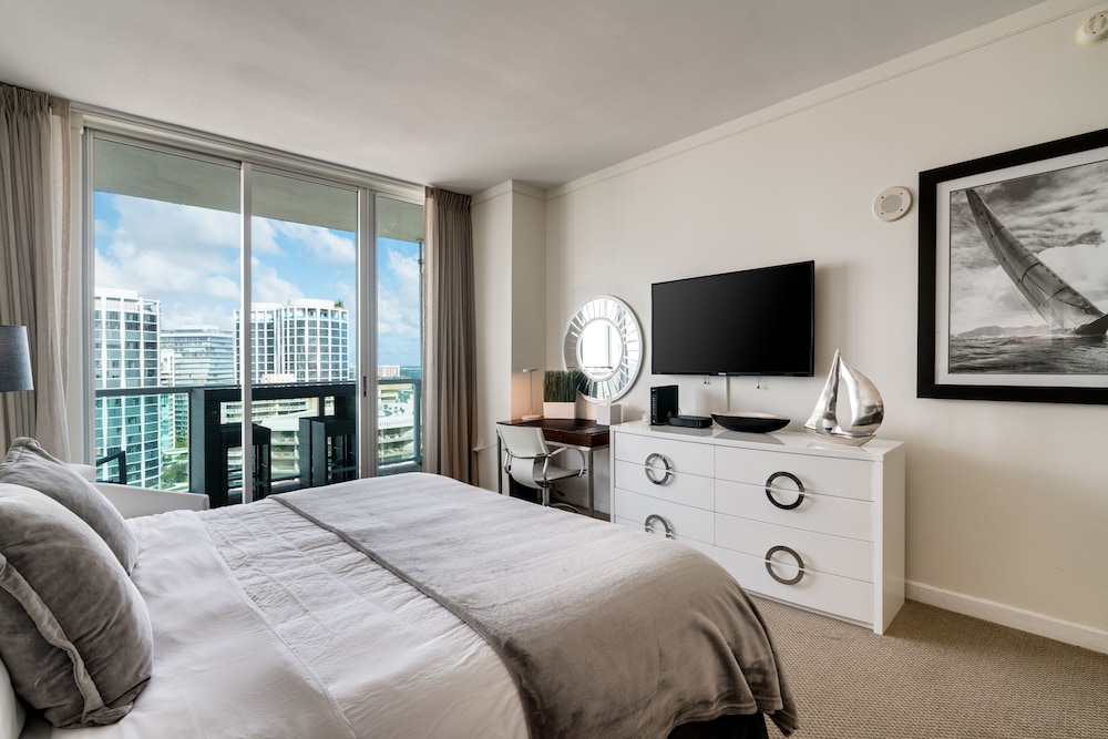 Luxury Studio Suite, Kitchen, Partial Ocean View (0 Bedroom) photo 1