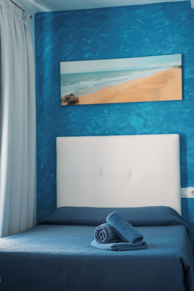 Single Room 2, Economy