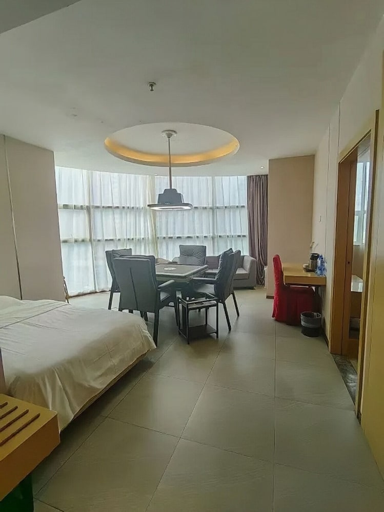 Executive Suite, City View
