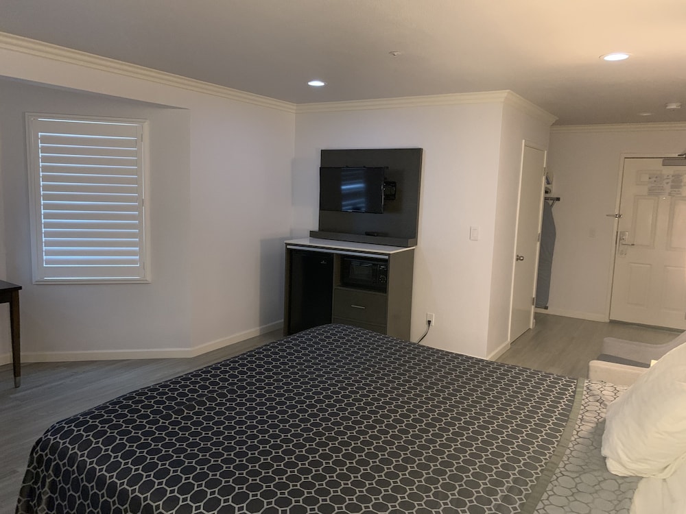 Deluxe Single Room, 1 King Bed - Photo 2
