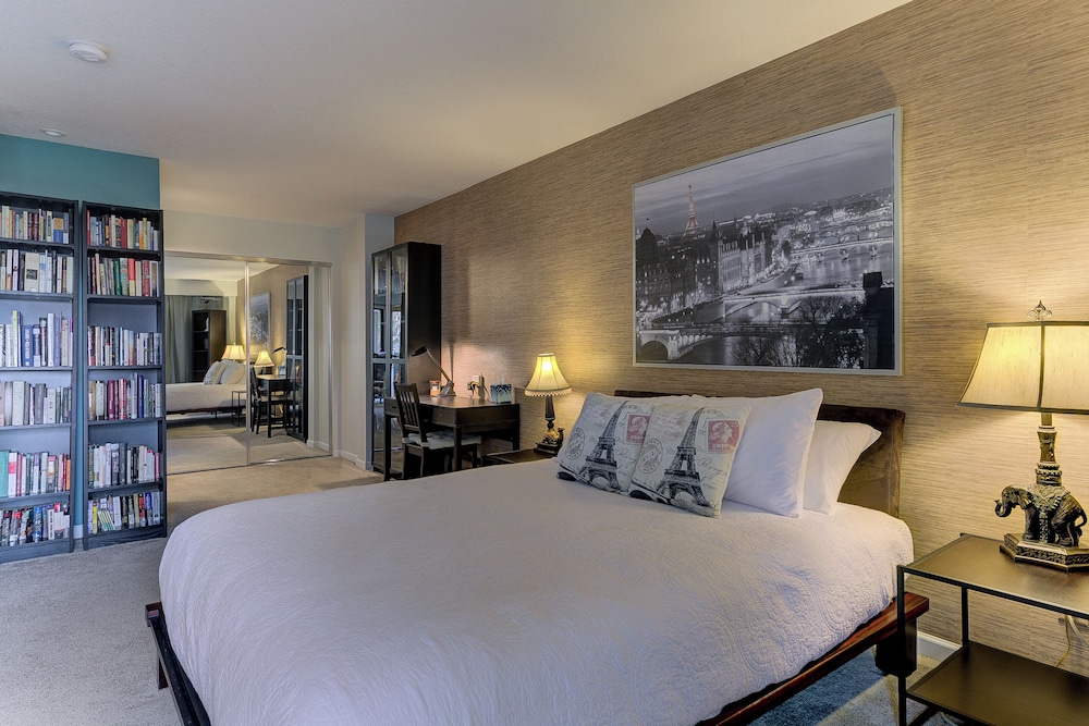 Signature Condo, 1 Queen Bed (5) photo 1