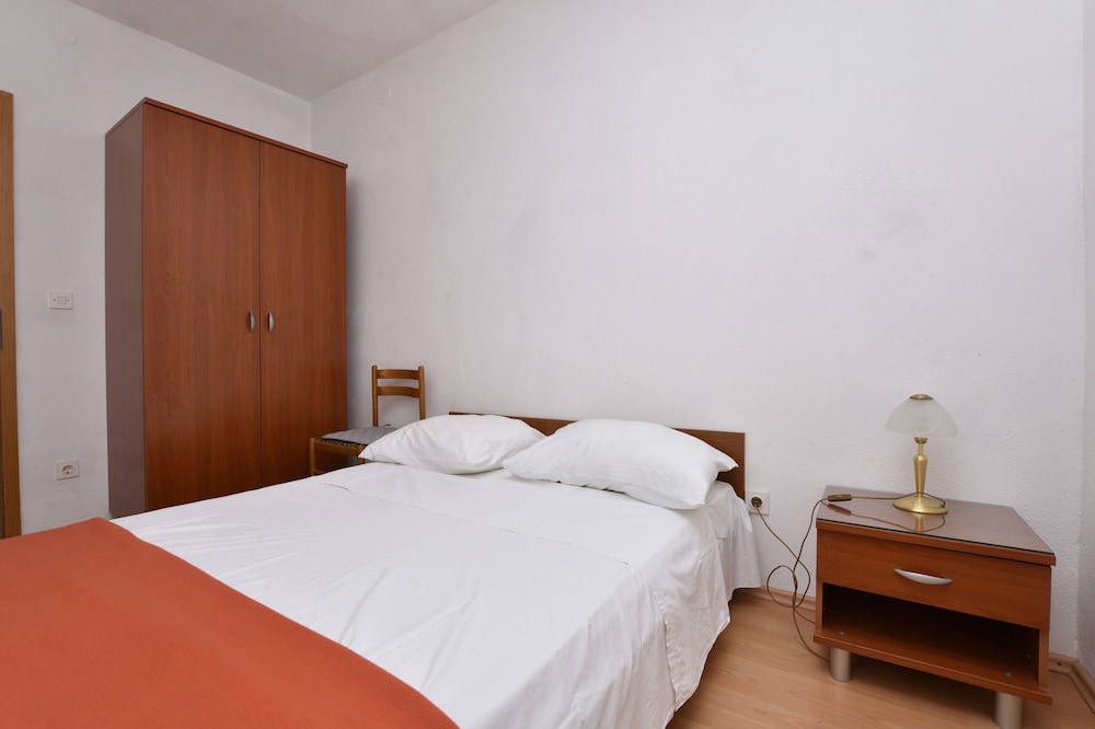 Apartment (A2)