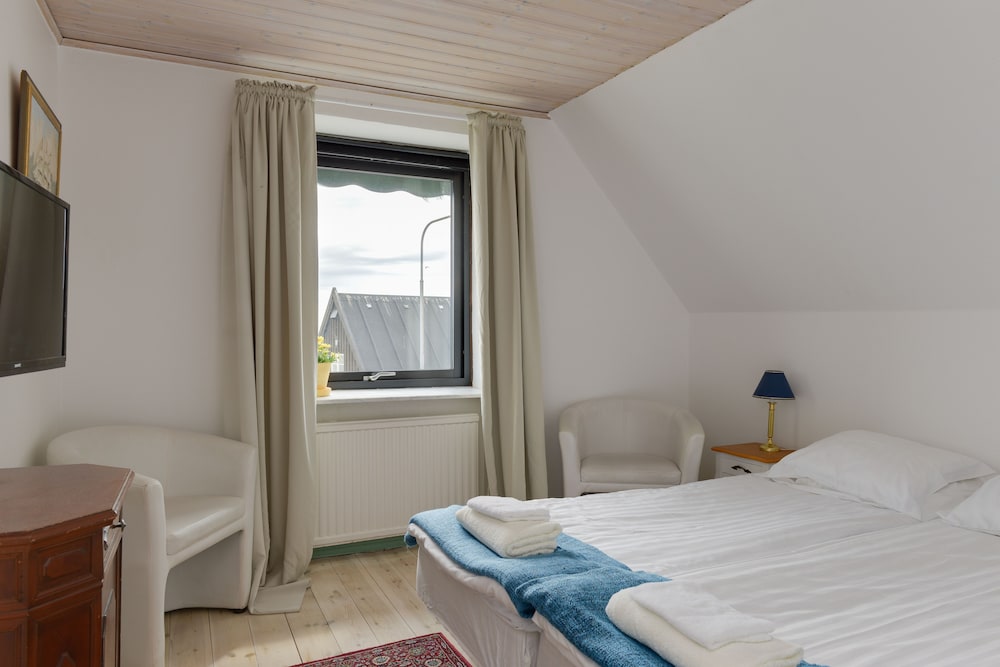 Twin Room, Ensuite, Ocean View photo 1