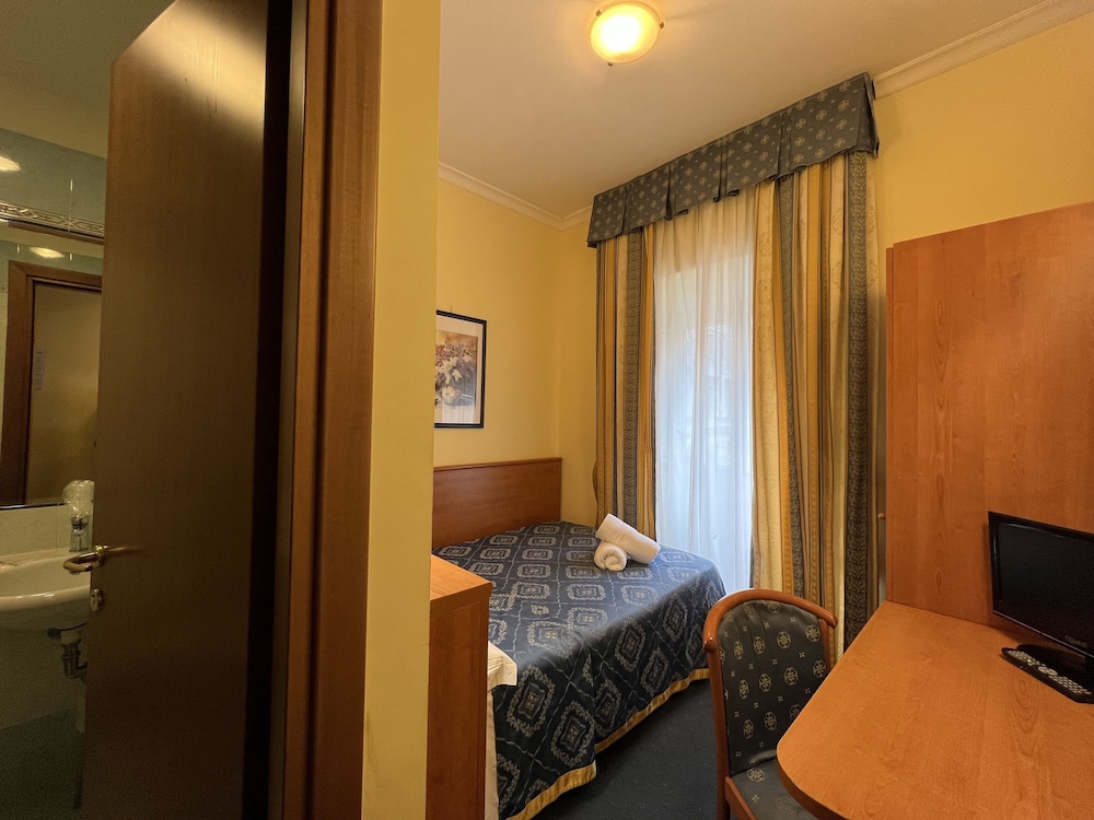 Basic Double Room