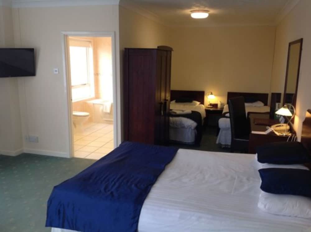 Standard Room, Multiple Beds, Non Smoking photo 2