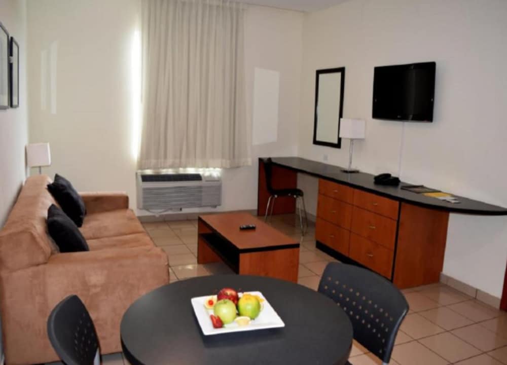 Standard Suite - Photo 3