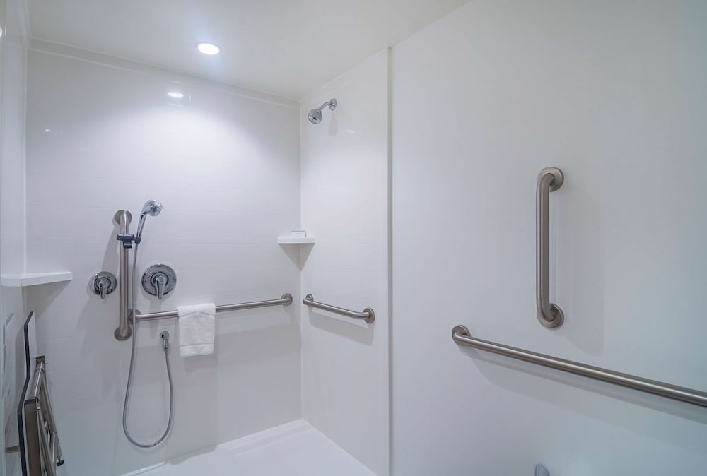 Room, 2 Queen Beds, Accessible (Roll In Shower, Mobility)