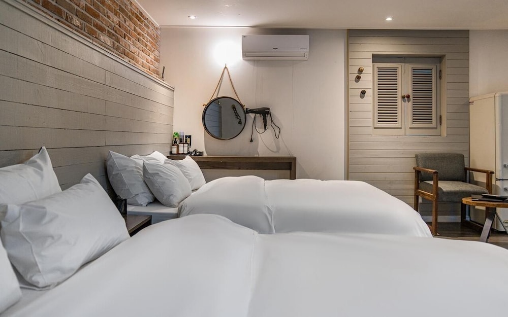 Family Quadruple Room, 2 Queen Beds